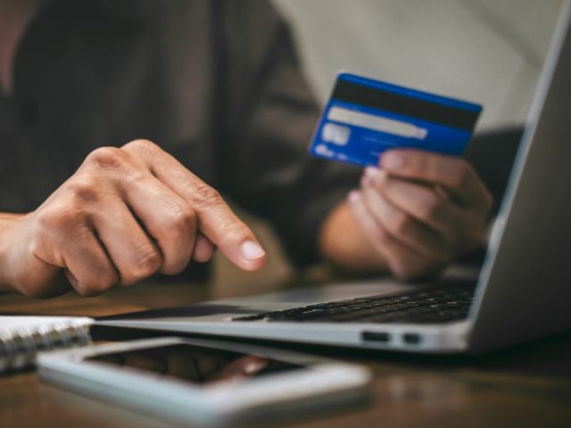 クレジットカードで暮らしが便利になった
