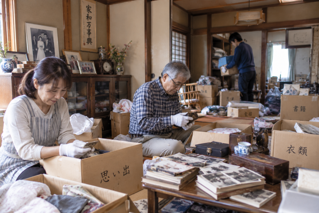 亡き祖父のカセットテープを整理して、家族の知らなかった一面に触れました